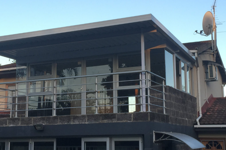 Balustrades and windows aluminium glass